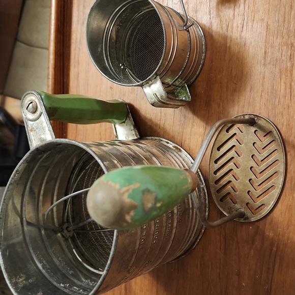 Vintage Kitchen Gadgets - Picture 5 of 5